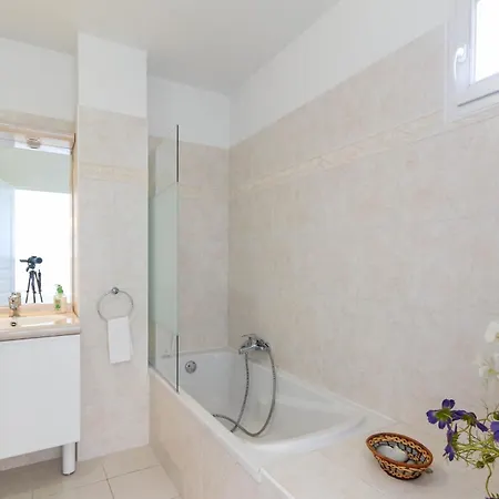 Villa New ! With Parking Collective Pools Garden And Ac - Benakey Cannes